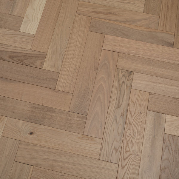 Flooraa Floors houten vloer • Visgraatpatroon • Madrid