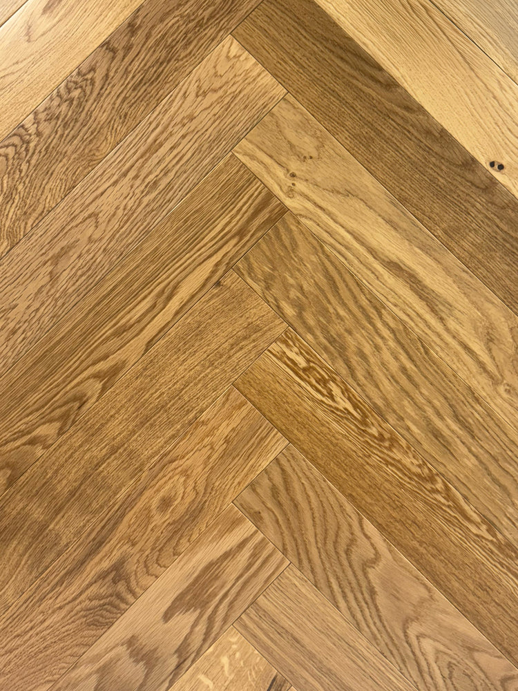 Flooraa Berlijn – houten vloer in visgraat | houtlook vloer kopen bij Vloeren Point