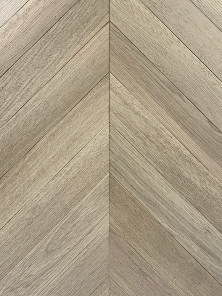 Flooraa Breda – houten vloer in hongaarse punt | houtlook vloer kopen bij Vloeren Point
