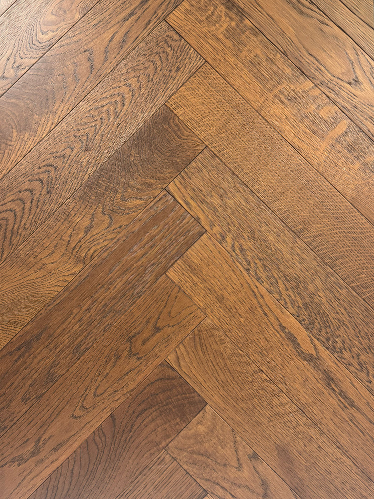 Flooraa Kopenhagen – houten vloer in visgraat | houtlook vloer kopen bij Vloeren Point