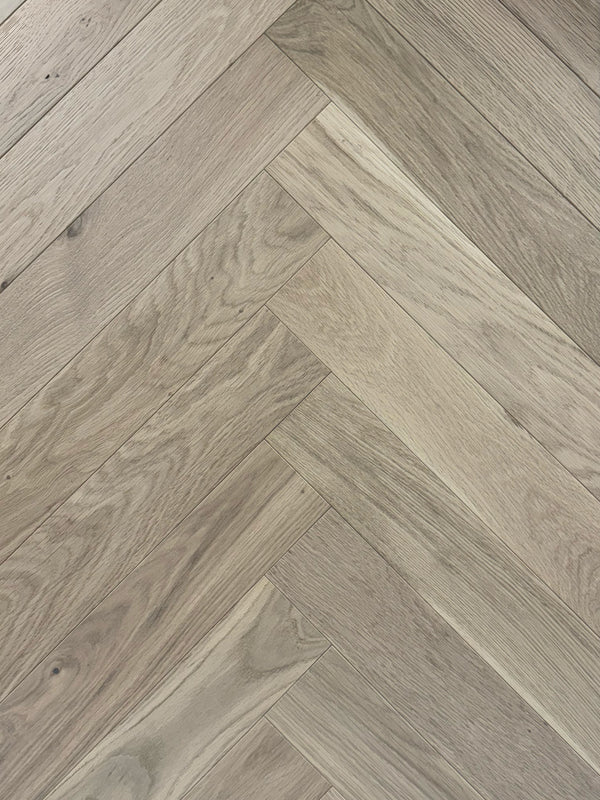 Flooraa Floors houten vloer visgraat Madrid