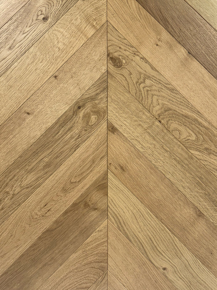 Flooraa Milaan – houten vloer in hongaarse punt | houtlook vloer kopen bij Vloeren Point